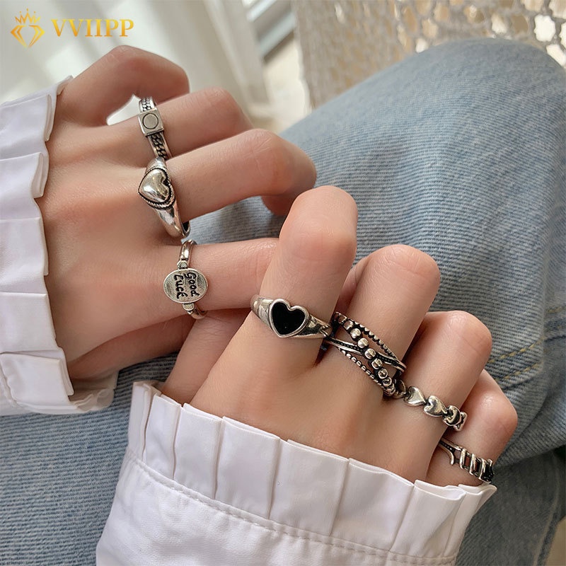 7pcs / Set Cincin Desain Logo Salib Hati Warna Hitam Gaya Retro Untuk Wanita