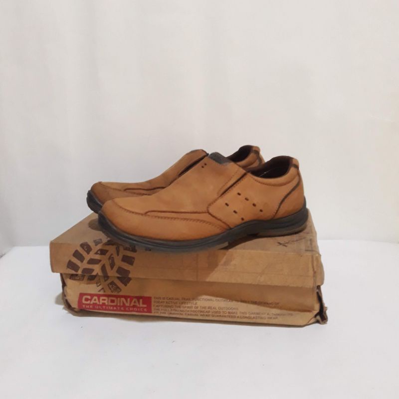 Cardinal Sepatu Pria Sneakers Kulit Asli