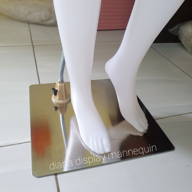 PLAT BESI DAN PLAT PLASTIK TATAKAN UNTUK MANEKIN FULLBODY STANDING MANEKIN