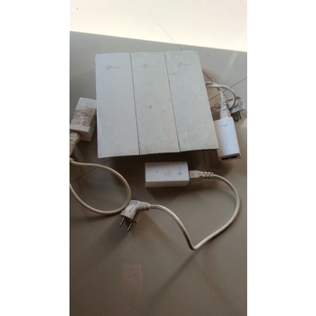 Tp link cpe220 unit + poe adaptor