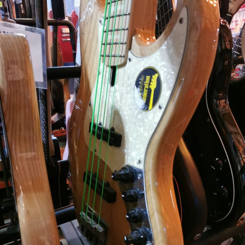 gitar bass sire v7 ash 2nd gen 4string bekas