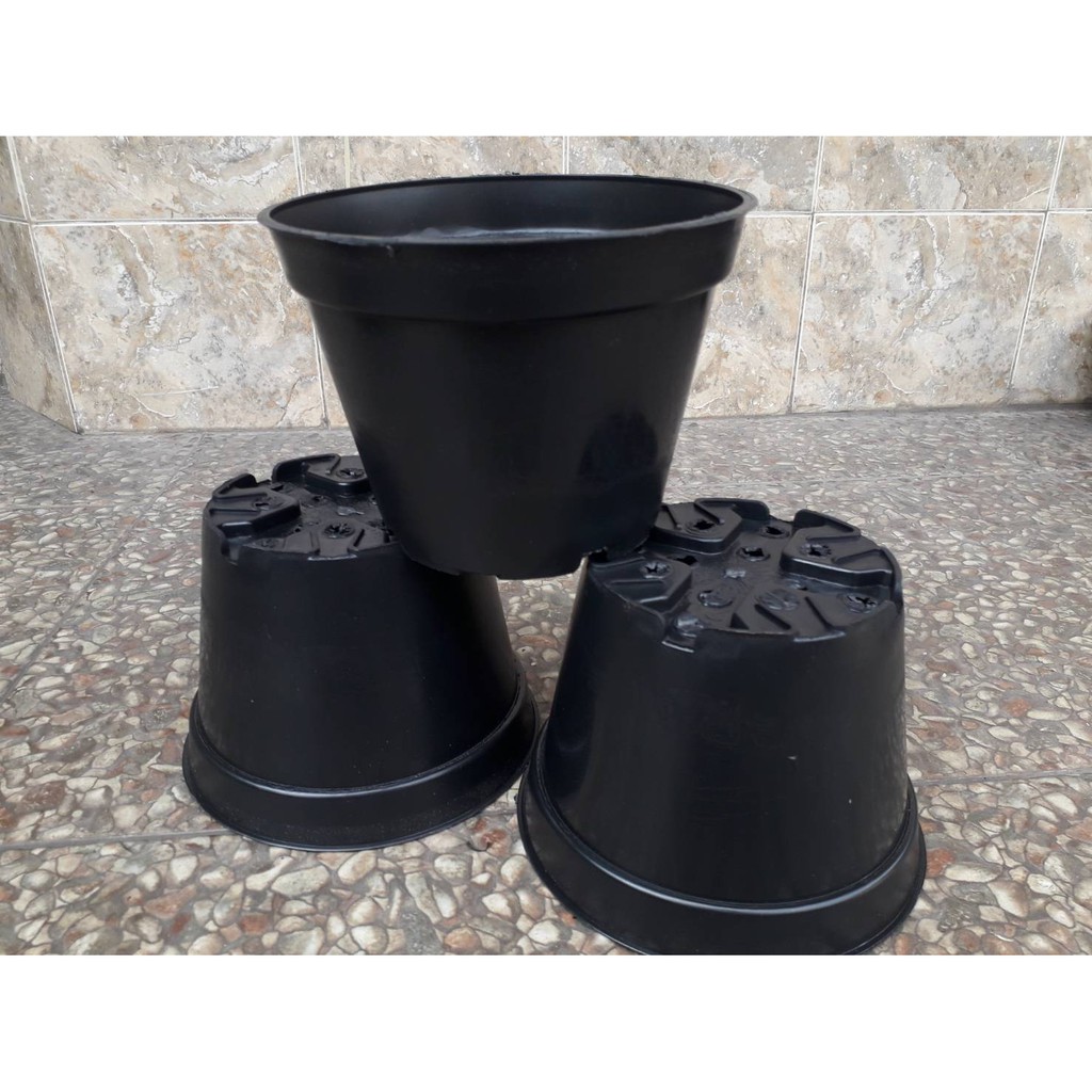 Pot Tanaman / Pot Bunga Plastik Warna Hitam Ukuran 20 cm