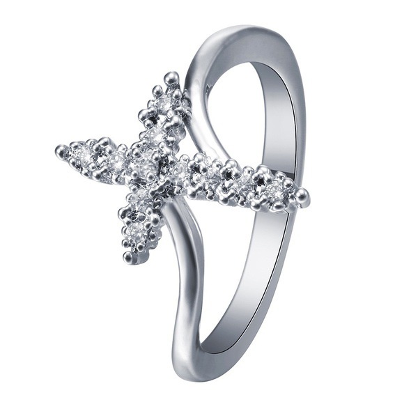 Cincin Desain Salib Yesus Kristen Bahan Stainless Steel Warna Silver Aksen Berlian
