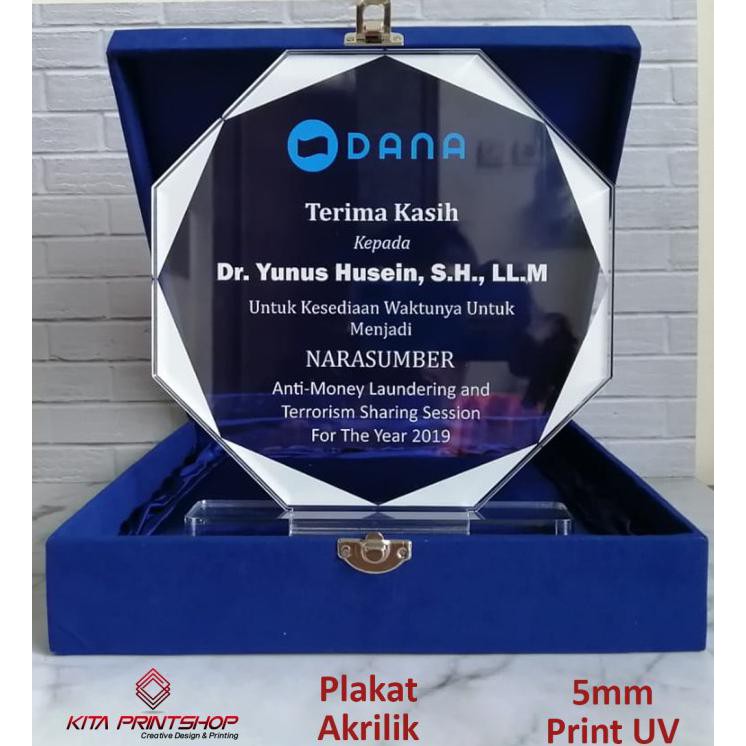 

Plakat Akrilik Piagam Acrylic Piala Trophy UK. 20CM x 20CM - 3mm