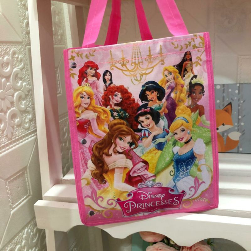 

Tas Tenteng Spunbond Full Princess