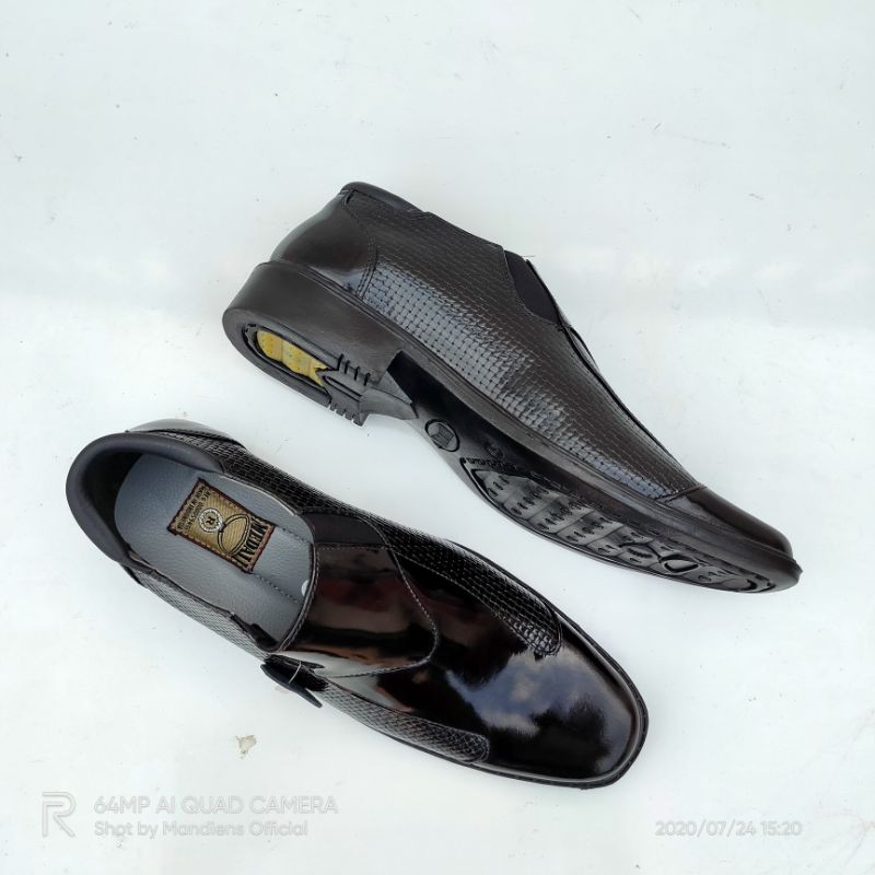 MANDIENS SJ384 - Sepatu Kulit Medali Pantofel Pria Formal Gaya Majapahit Export Quality