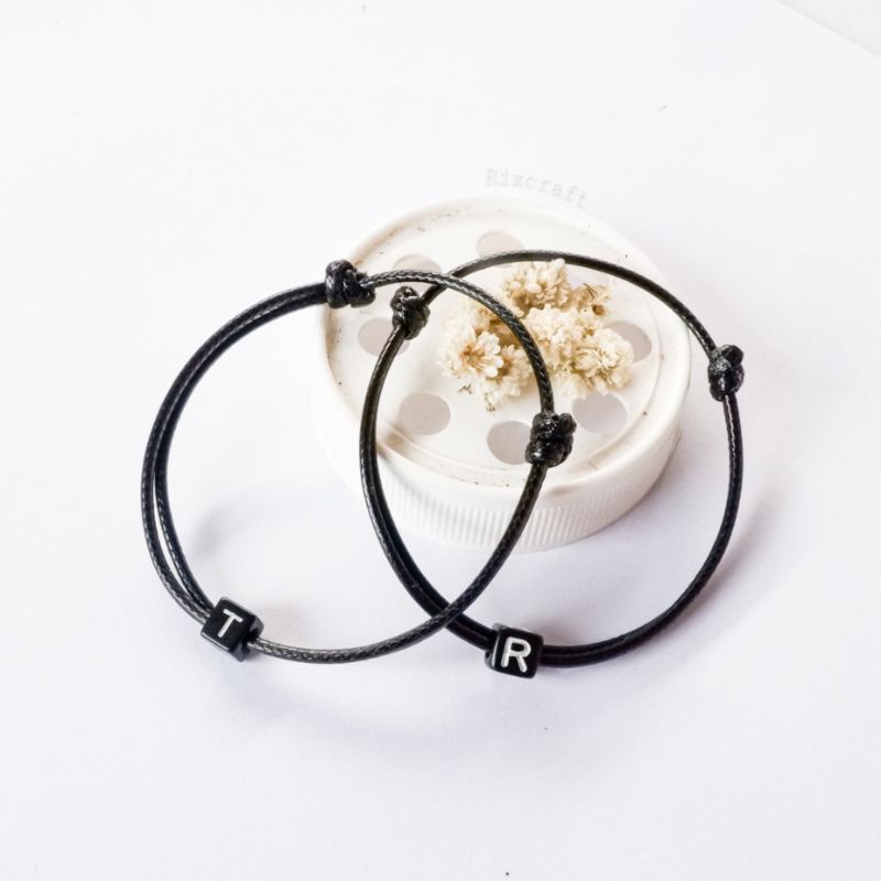 (Min Order 10rb bisa Mix gelang Lain) Gelang Inisial Huruf KOTAK HITAM Bisa Couple DITALI 2 Tali Waterproof