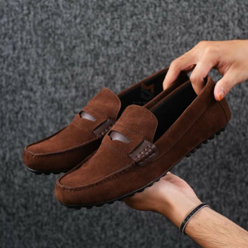 MNG KMTS Sepatu Casual Pria Slip On Kulit Suede Loafers Santai Kasual Main Kondangan Selop Kerja Trendi