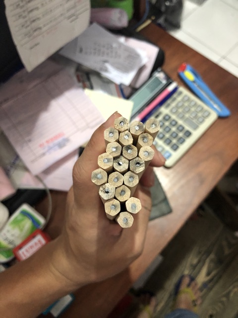 

RB Pensil polos kayu import isi 100 buah segienam bulat atau segitiga