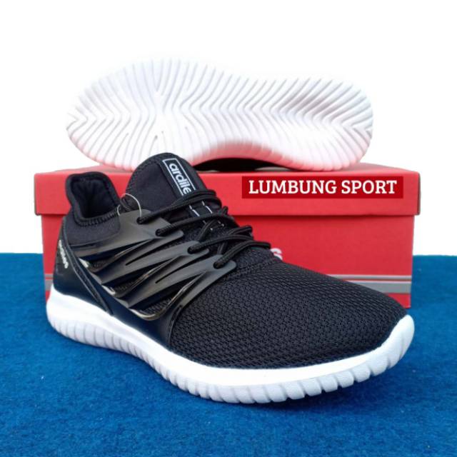 Vektor Tegak Gambar Sepatu Ardiles Hitam Putih Vektor Tegak Gambar Sepatu Ardiles Hitam Putih