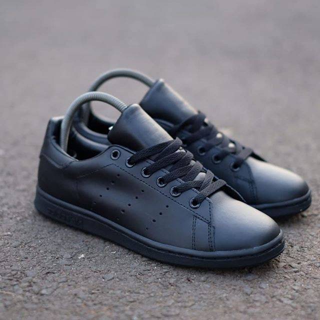 stan smith full black