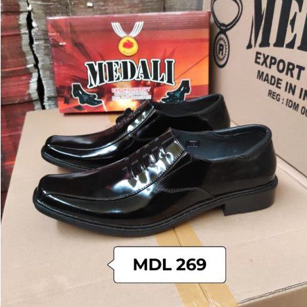 Sepatu pantofel pria kantor  sepatu kerja formal tampil lebih keren