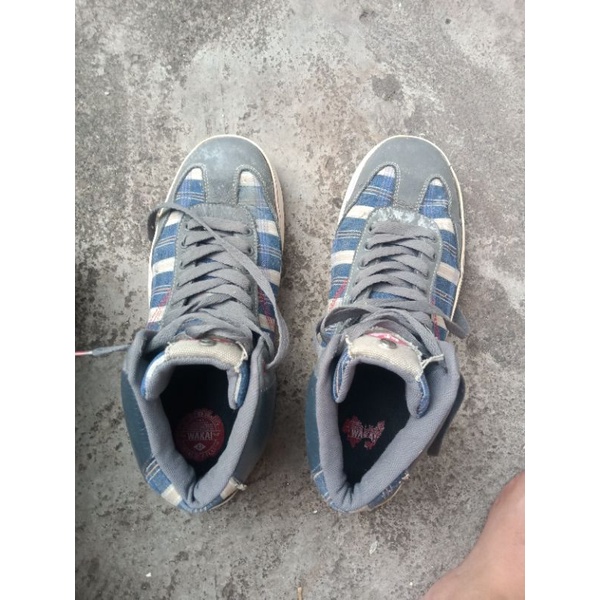 preloved sepatu kasual lee Cooper