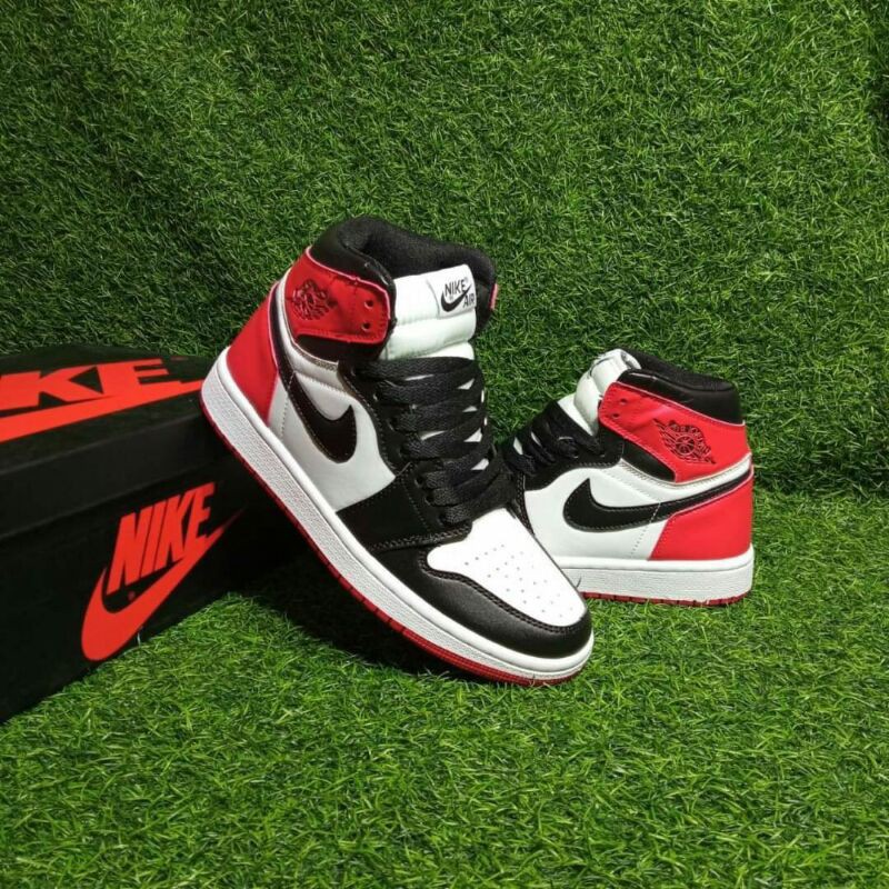 Nike AIR JORDAN 1 HIGH BLACK TOE
Premium Import BNIB
Tag Vietnam