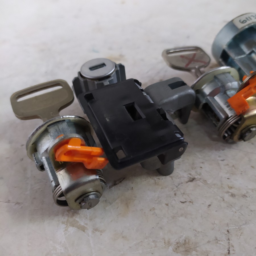 Kunci Kontak Assy Mobil Kijang Kapsul Asli 69005-0B070