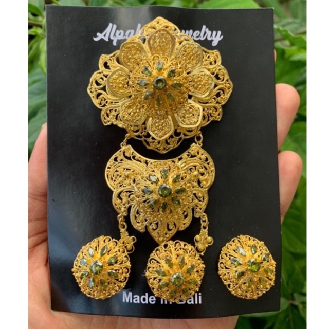 Bros Alpaka Bali dengan permata sirkon asli , Jewelry Set, Bros dada kebaya Mewah