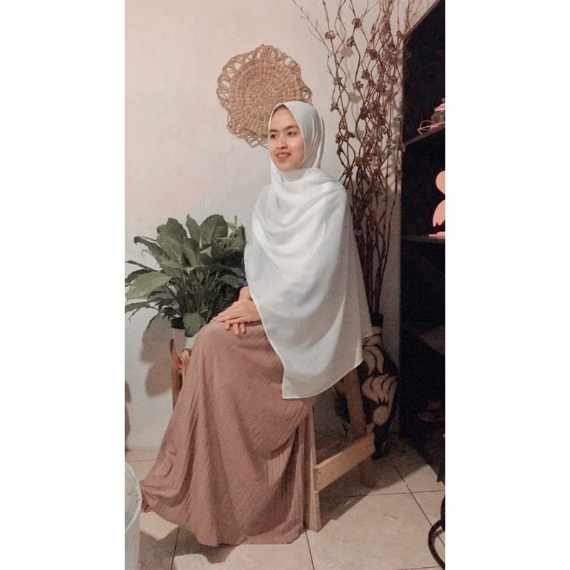 (High Quality) Vinderu Pashmina Diamond 150x75 Premium Import hijab / kerudung-BROKEN WHITE