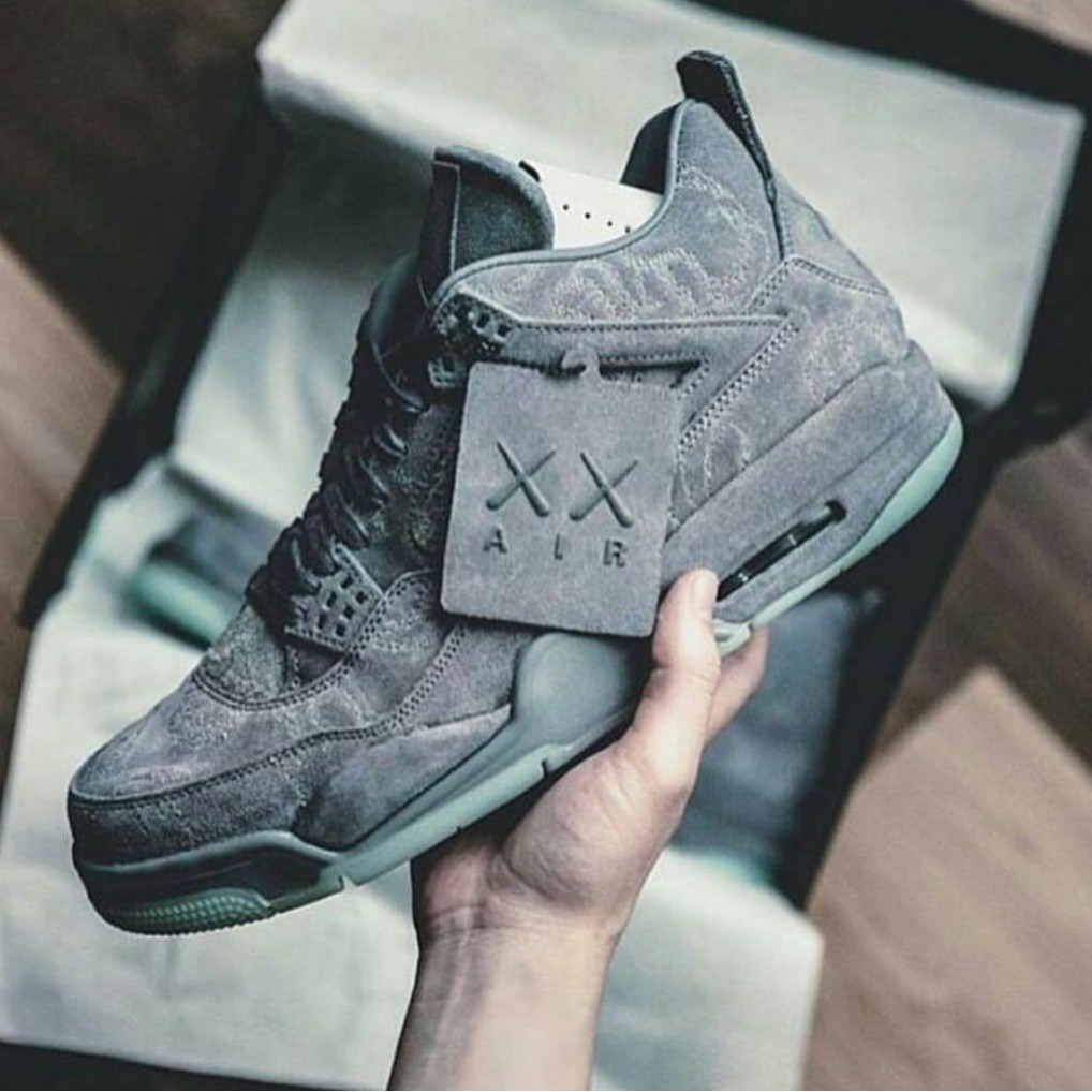 kaws nike air jordan 4