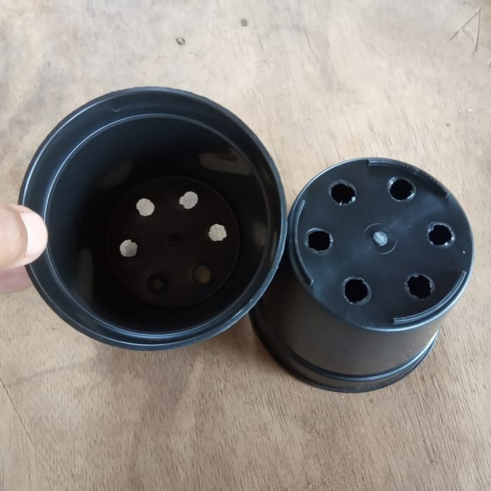 pot hitam ukuran 20 cm - pot bunga ukuran 20 cm .
