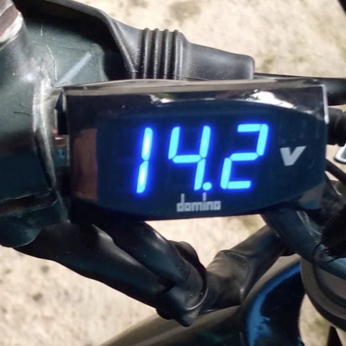 volt meter motor aki digital waterproof  volt meter digital warna biru