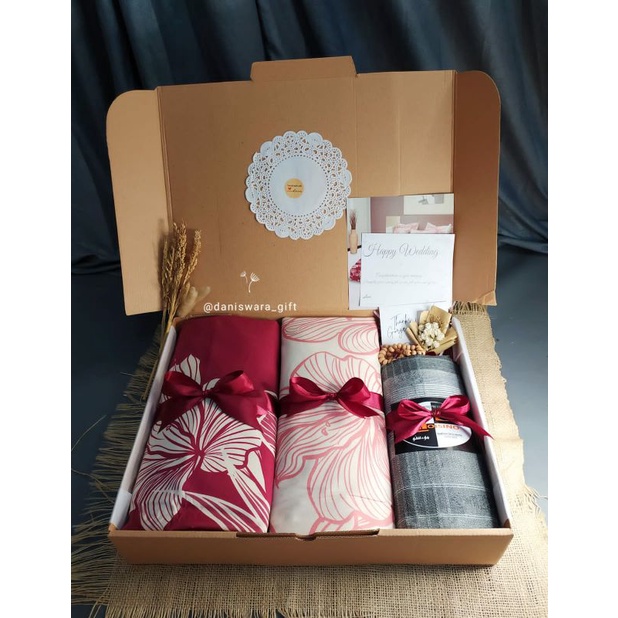 HAMPERS WEDDING sprei lady rose + sarung