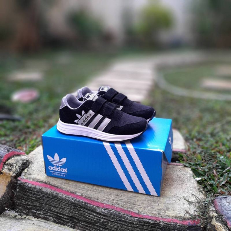 SEPATU ADIDAS HITAM ANAK SEKOLAH PREMIUM QUALITY SEPATU ANAK SEKOLAH HITAM ADIDAS