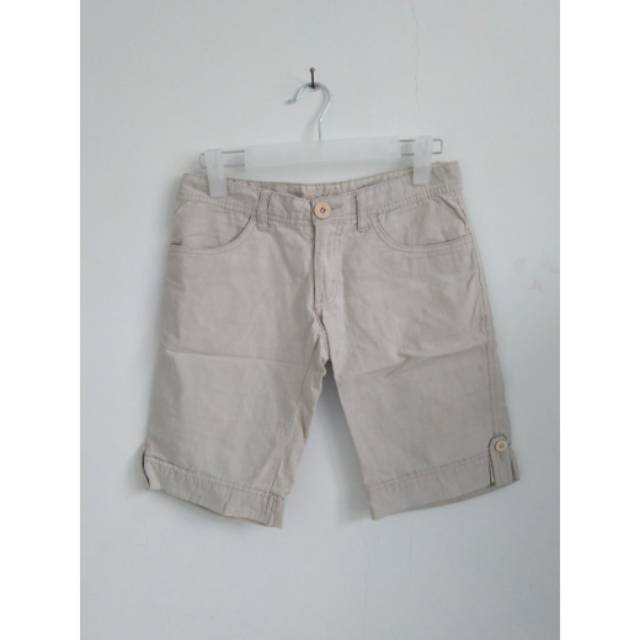 Celana pendek graphis