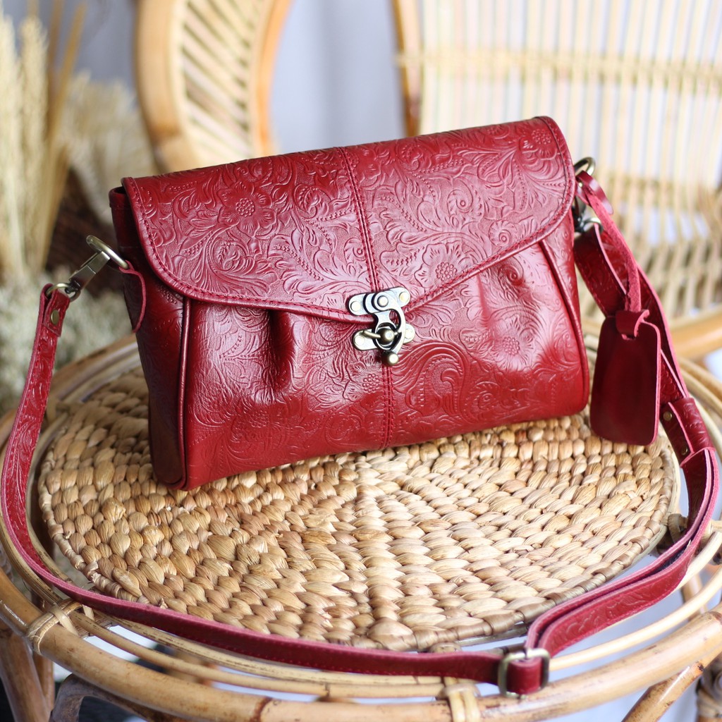 NEW !! TAS SLEMPANG WANITA KULIT ASLI MODEL CILLA BATIK MERAH / FREE GRAVIR NAMA