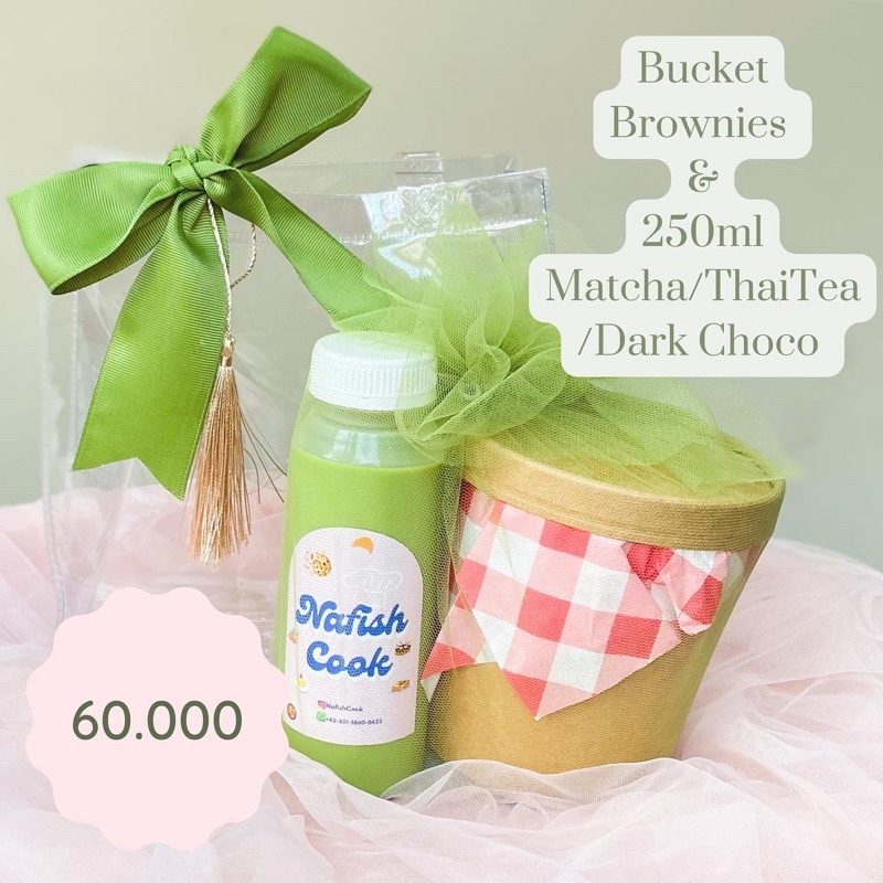 

HAMPERS LEBARAN BUCKET FUDGY BROWNIES + DRINK 250ml
