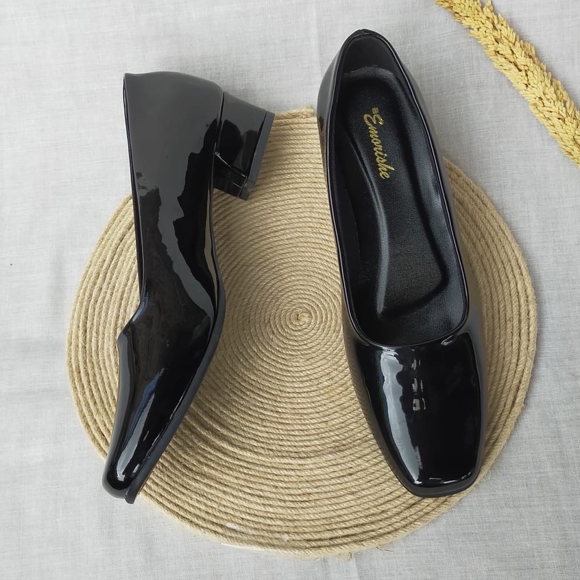 Sepatu Pantofel Hitam Wanita Heels Formal Big Size 35-44 Eramsis 032 LX