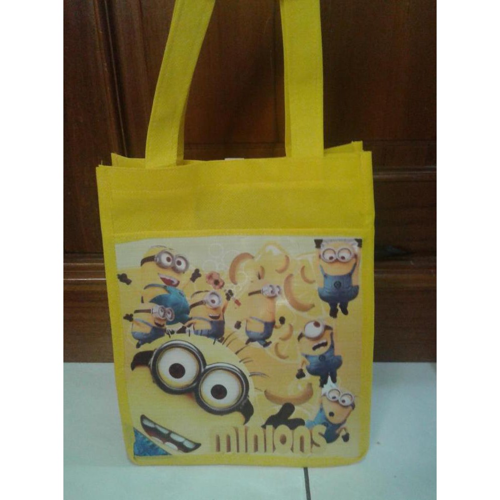 

Tas Ulang Tahun Souvenir Dan Perlengkapan Kado Ultah Tas Jinjing Kantung Kartun Minions