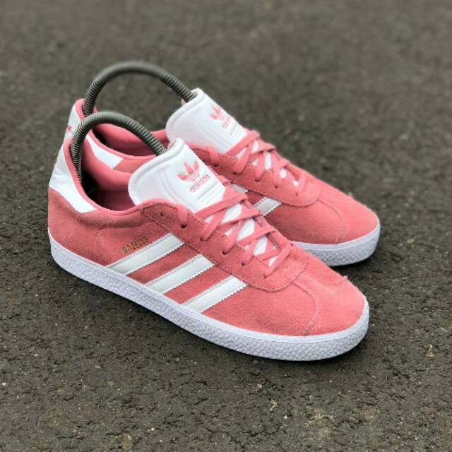 light pink adidas gazelle