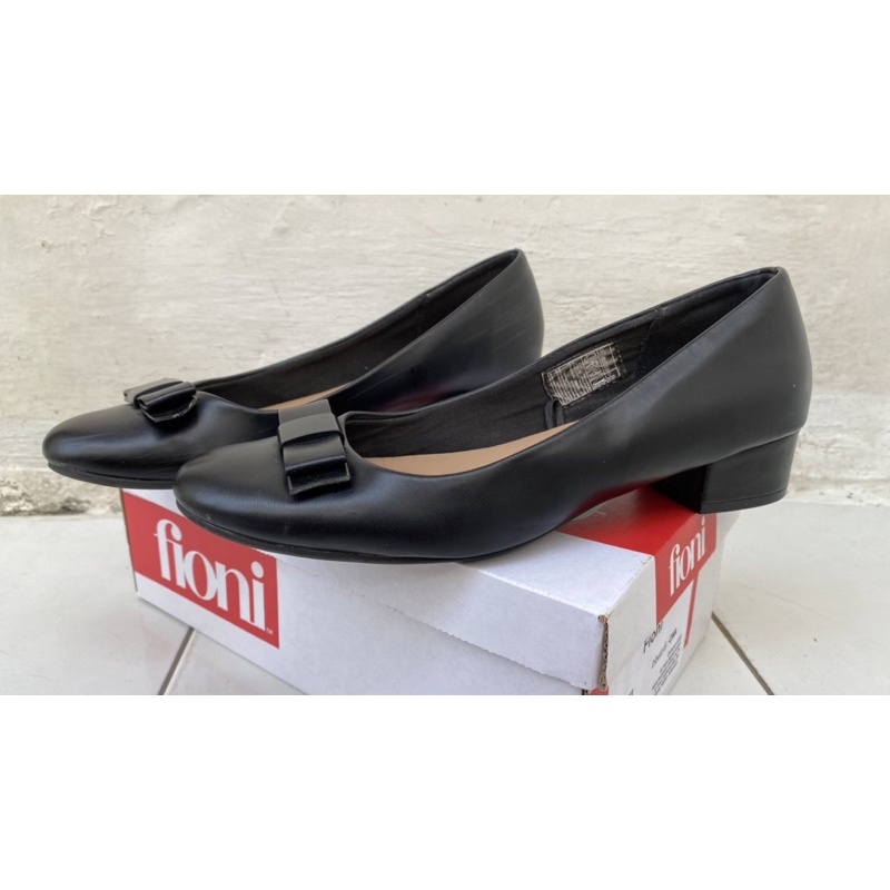 FIONI Sepatu Pantofel Wanita Ukuran 41 (Second)