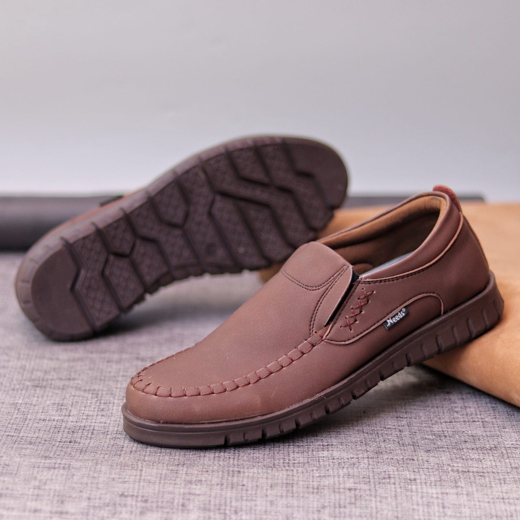 BLENO Sepatu Kasual Casual Slip On Pria Kulit Sintetik Anti Slip Simple Murah Original