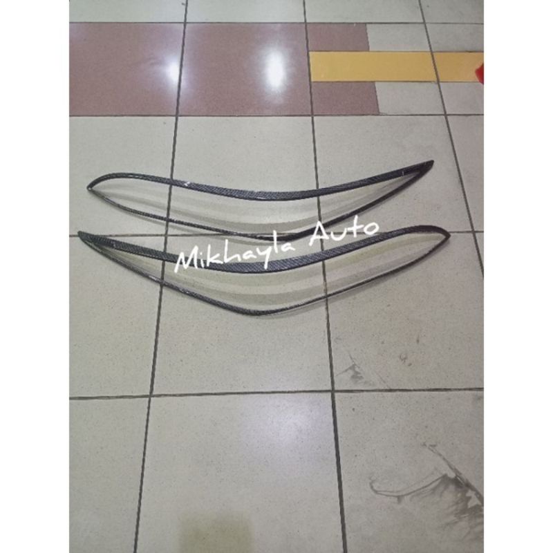 Garnish List Lampu Depan Carbon Toyota Fortuner 2021