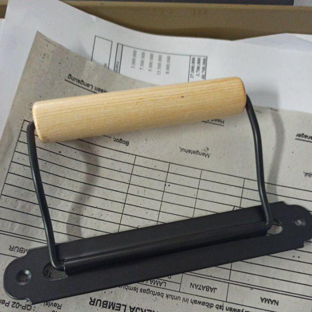 Svartsjon Tempat Tisu Toilet, Hitam