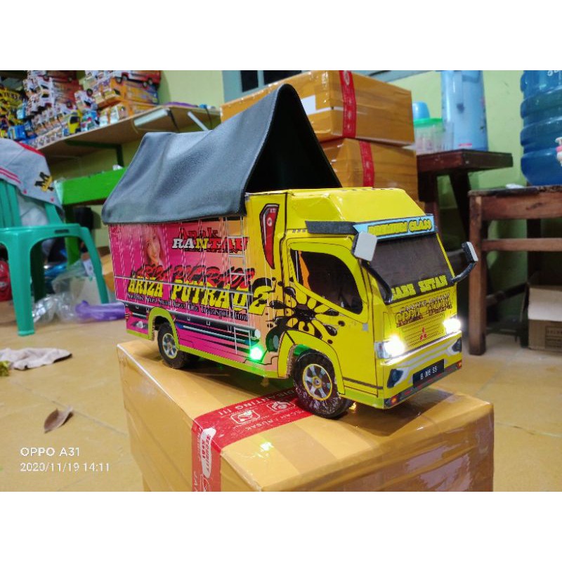 miniatur truck oleng BISA CUSTOM FOTO DAN NAMA DI PINTU BELAKANG