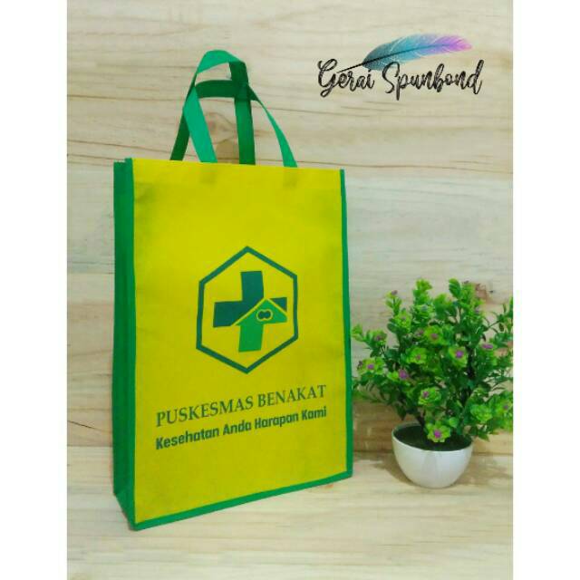 Jual Goodie Bag Spunbond Ukuran 30cm x 10cm x 40cm Plus Sablon Custom 2 ...