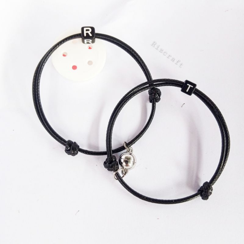 (Min Order 10rb bisa Mix gelang Lain) Gelang Inisial Huruf Kotak Hitam Couple Magnet Besar Tali Waterproof