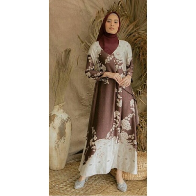 Maumere Dress Wearing Klamby