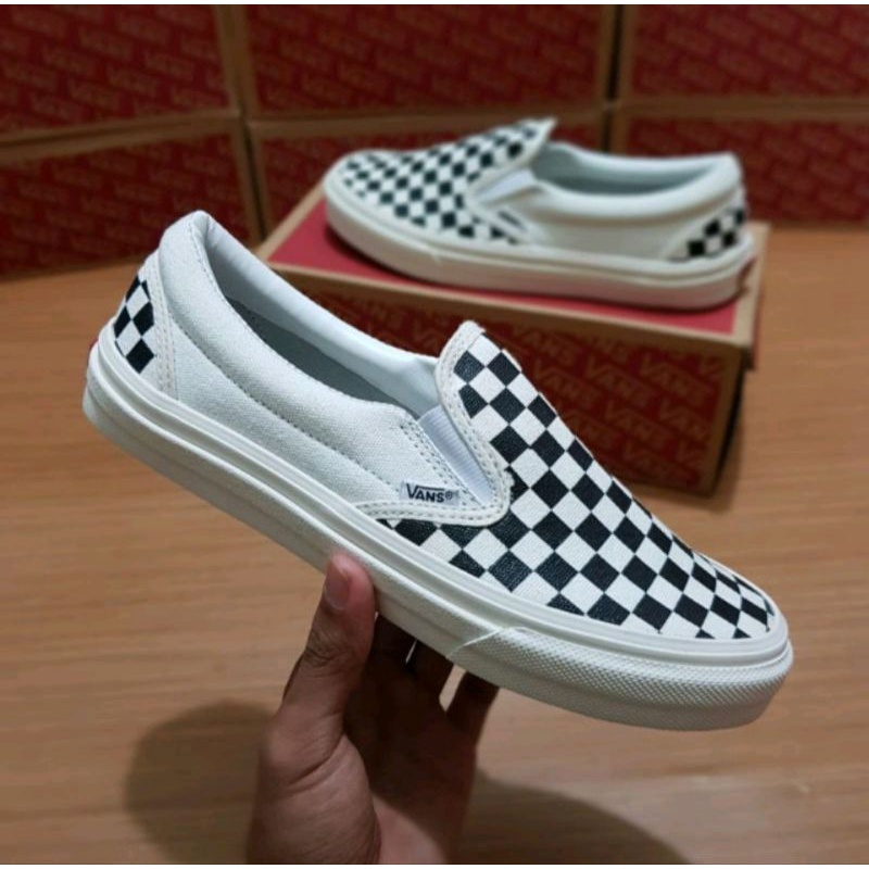 Sepatu Vans slip on checkerboard OG Classic