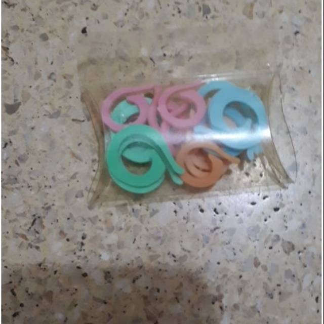

Locking stitch marker