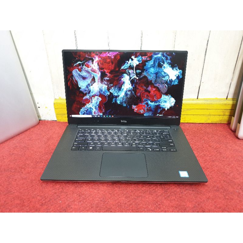 Dell Precision 5520 Intel Core i7  VGA Nvidia Quadro M1200M  15-Inch Full HD