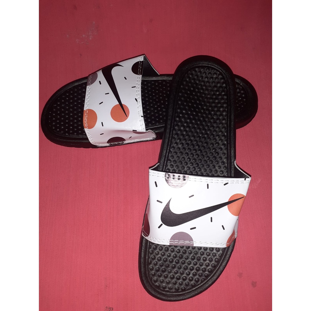 OBRAL..!! SANDAL SLIP ON NIKKE BENASSI POLKA UNISEX