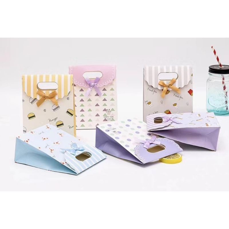 

PaperBag Tas Pita/PaperBag Kado Ultah Ukuran M Dan L