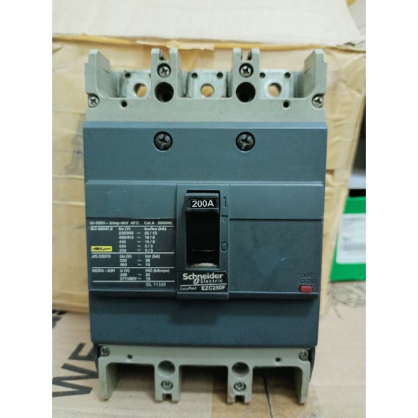 MCCB SCHNEIDER 3p 125a,160a,200a,250a harga murah
