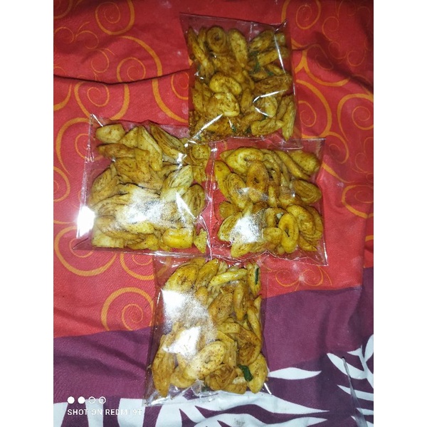 

Snack Kiloan 1000an kripik pangsit pedas