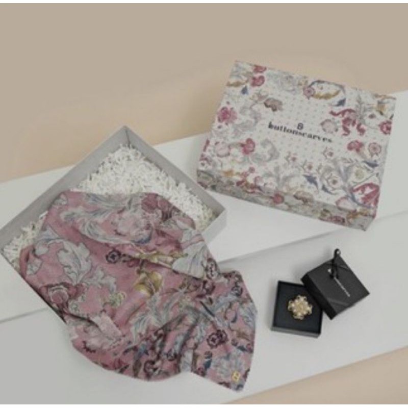 The Royale Guzel Hampers Buttonscarves