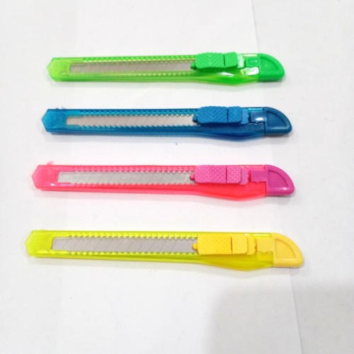 

Cutter knife / pemotong kertas / cutter besar - kecil