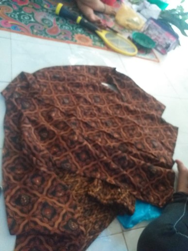 Rok Plisket Sidoluhur / Kotak Hitam Baru Dan Kemeja Batik Couple / Sarimbit
